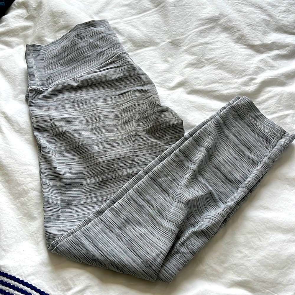 Lululemon Size 10 cropped legging